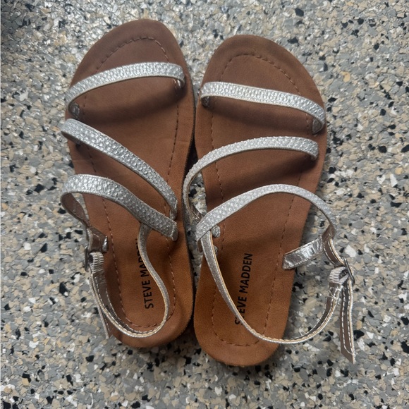 Girl’s Steve Madden Silver and Brown Strappy Sandals - Picture 1 of 6